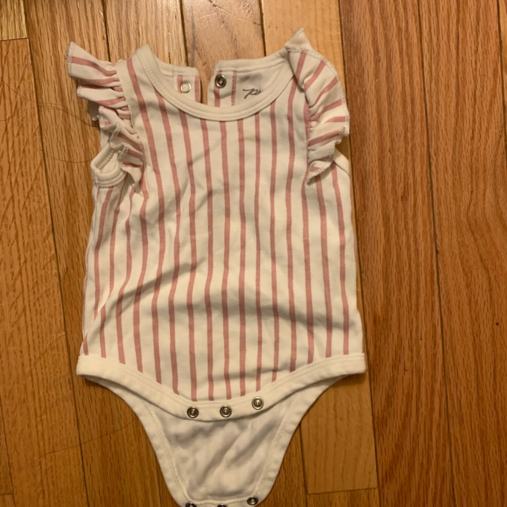 Pehr onesie size 0-3months EUC